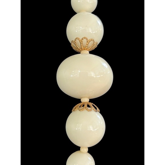 Vintage Lucite Necklace From The 50's to 60's Excellent‎ Condition Larger Beads - Picture 2 of 4